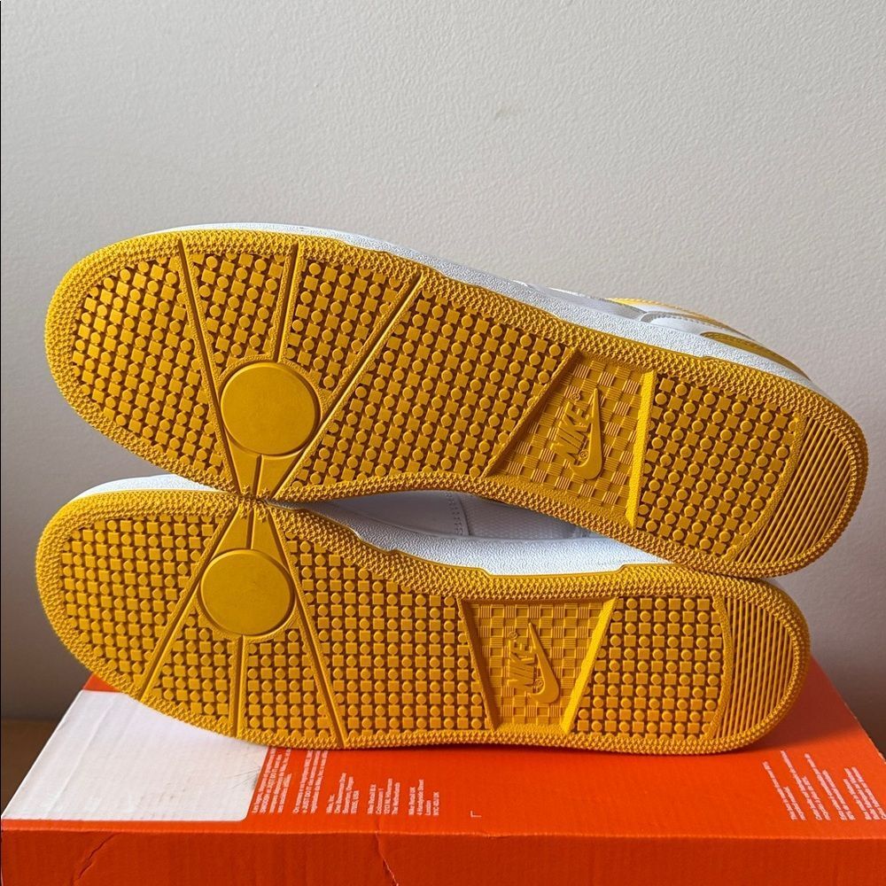 Nike Attack SP White Yellow FB8938-102 Men’s Size 14 - Picture 5 of 5